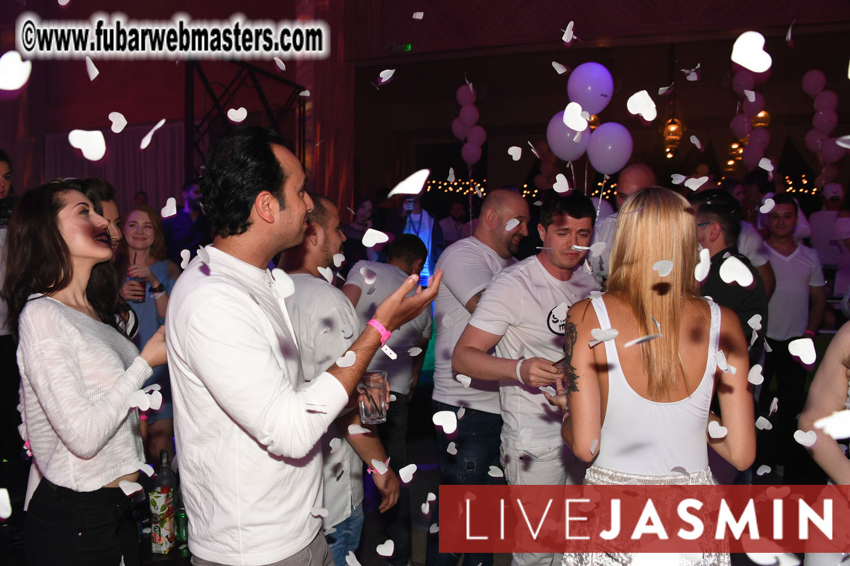 FreeWebCams White Party