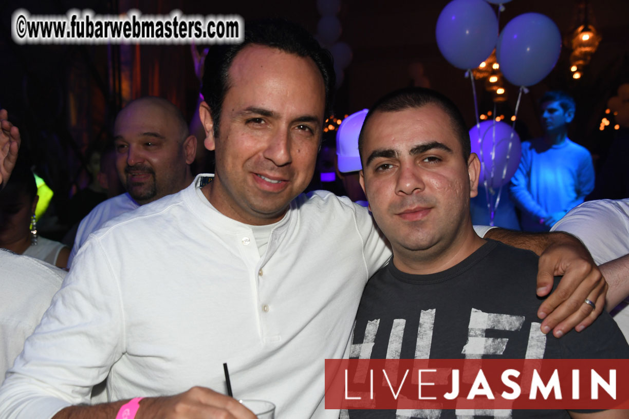 FreeWebCams White Party