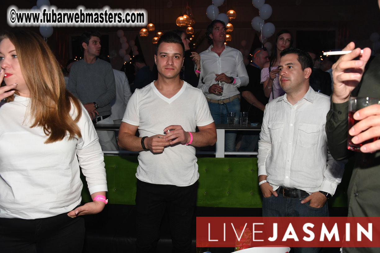 FreeWebCams White Party