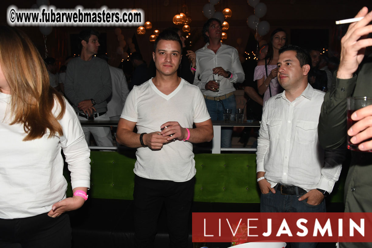 FreeWebCams White Party