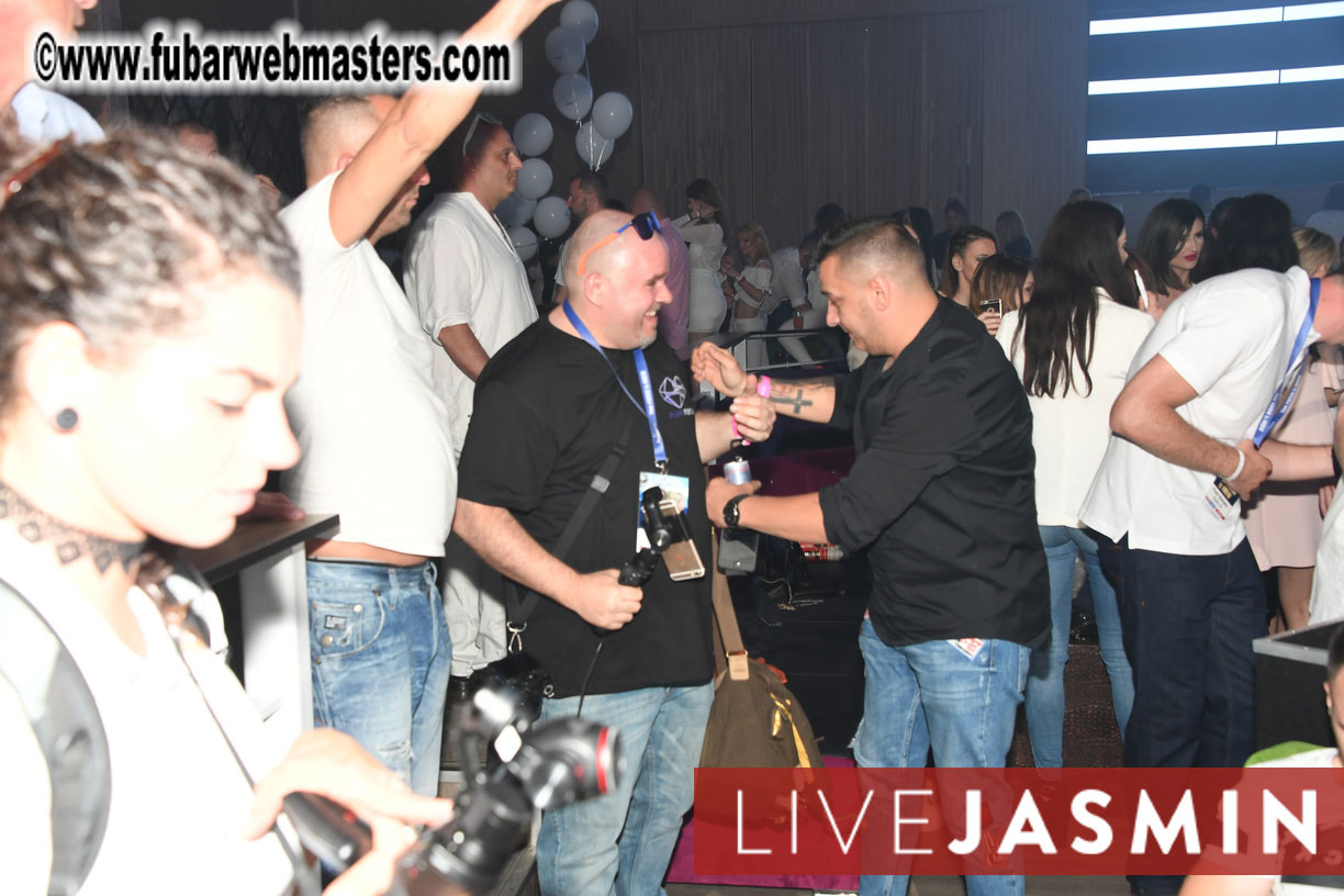 FreeWebCams White Party