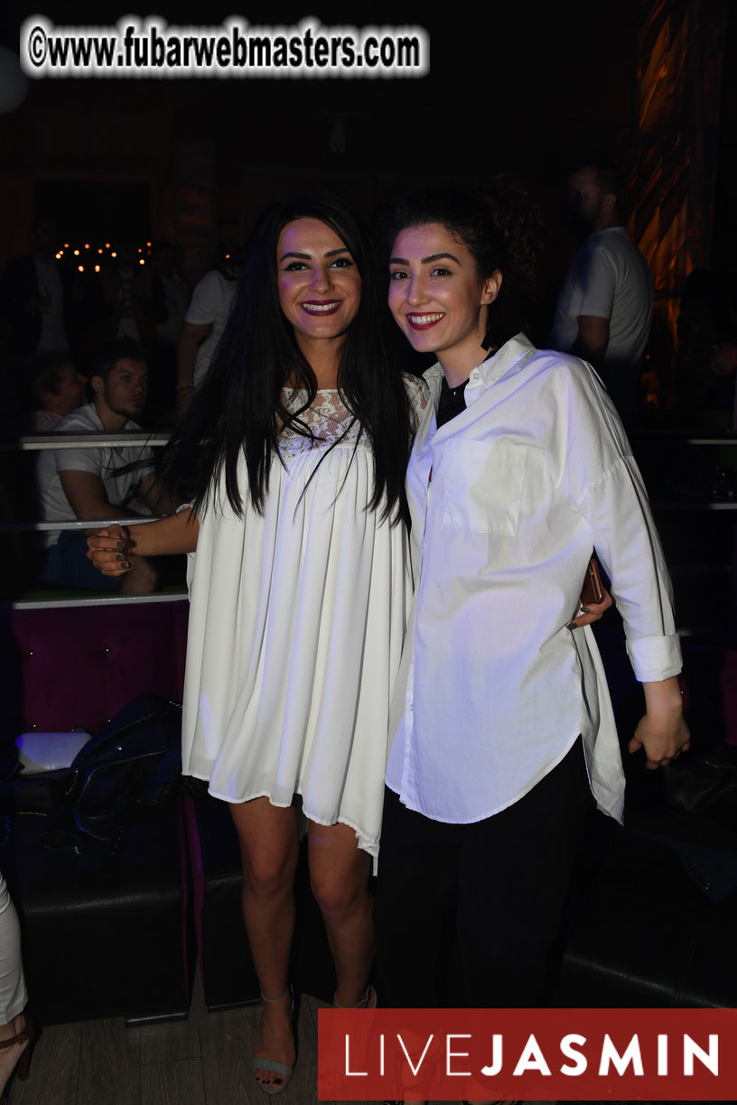 FreeWebCams White Party