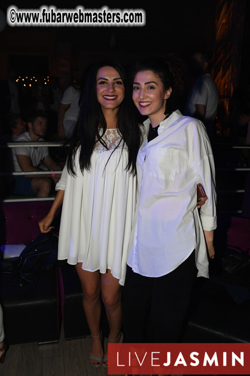 FreeWebCams White Party