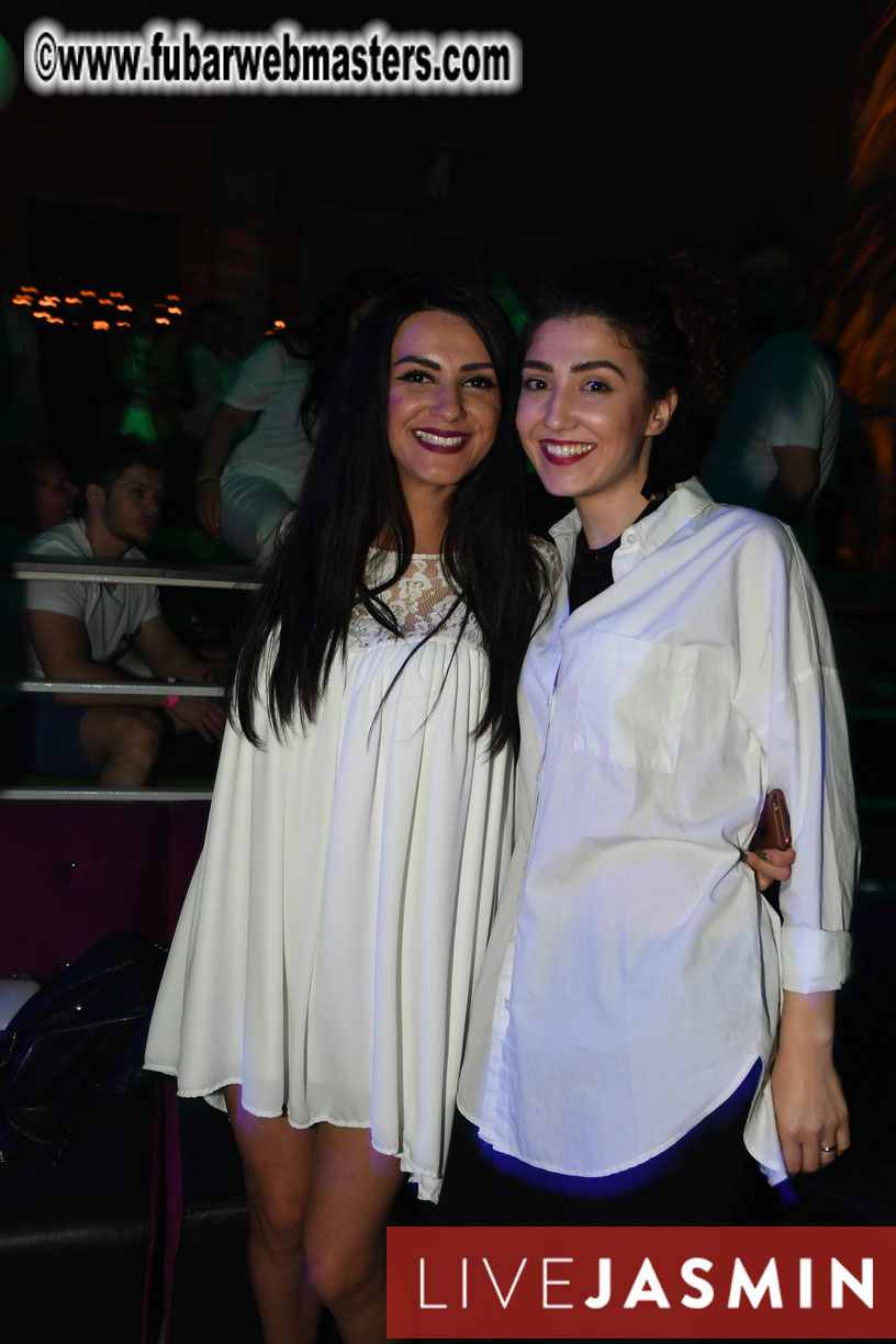 FreeWebCams White Party