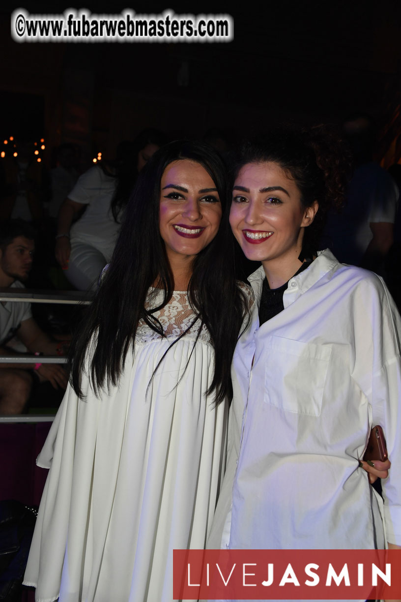 FreeWebCams White Party