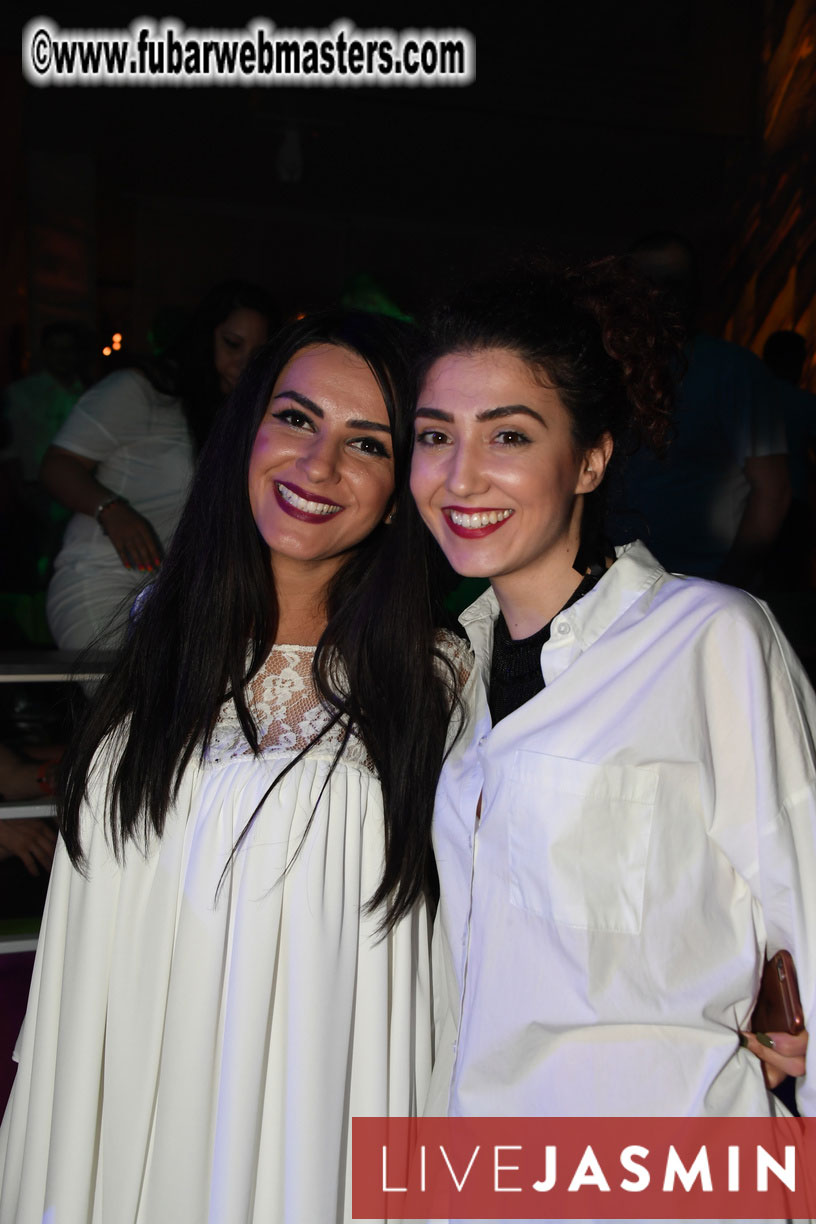 FreeWebCams White Party