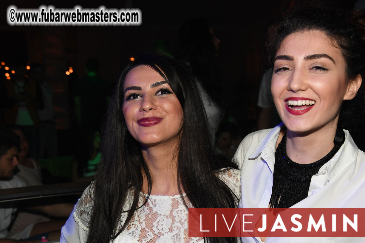 FreeWebCams White Party