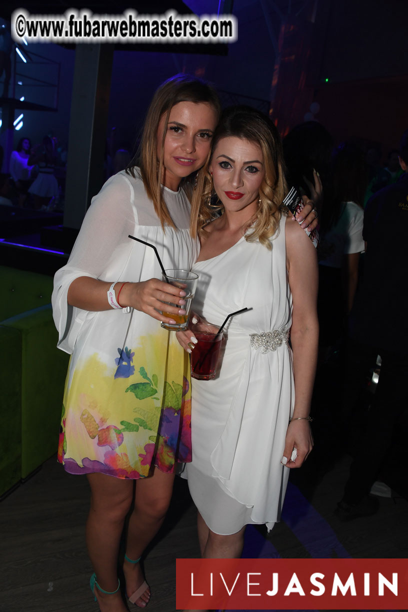 FreeWebCams White Party