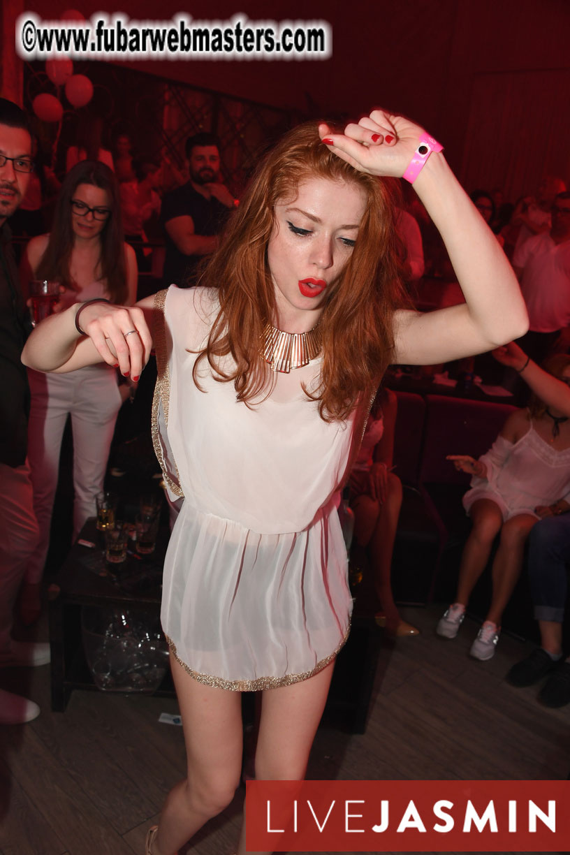 FreeWebCams White Party