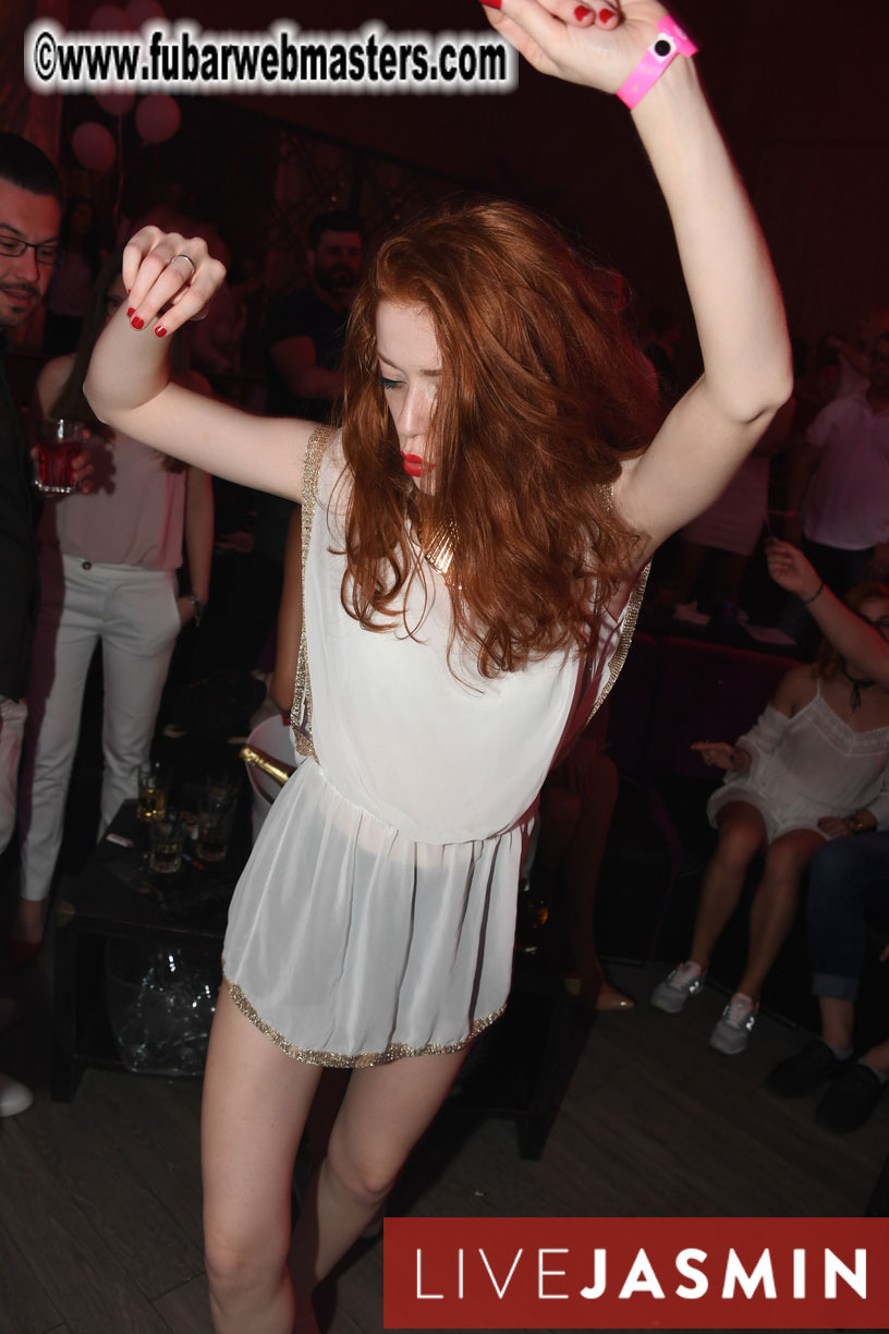 FreeWebCams White Party