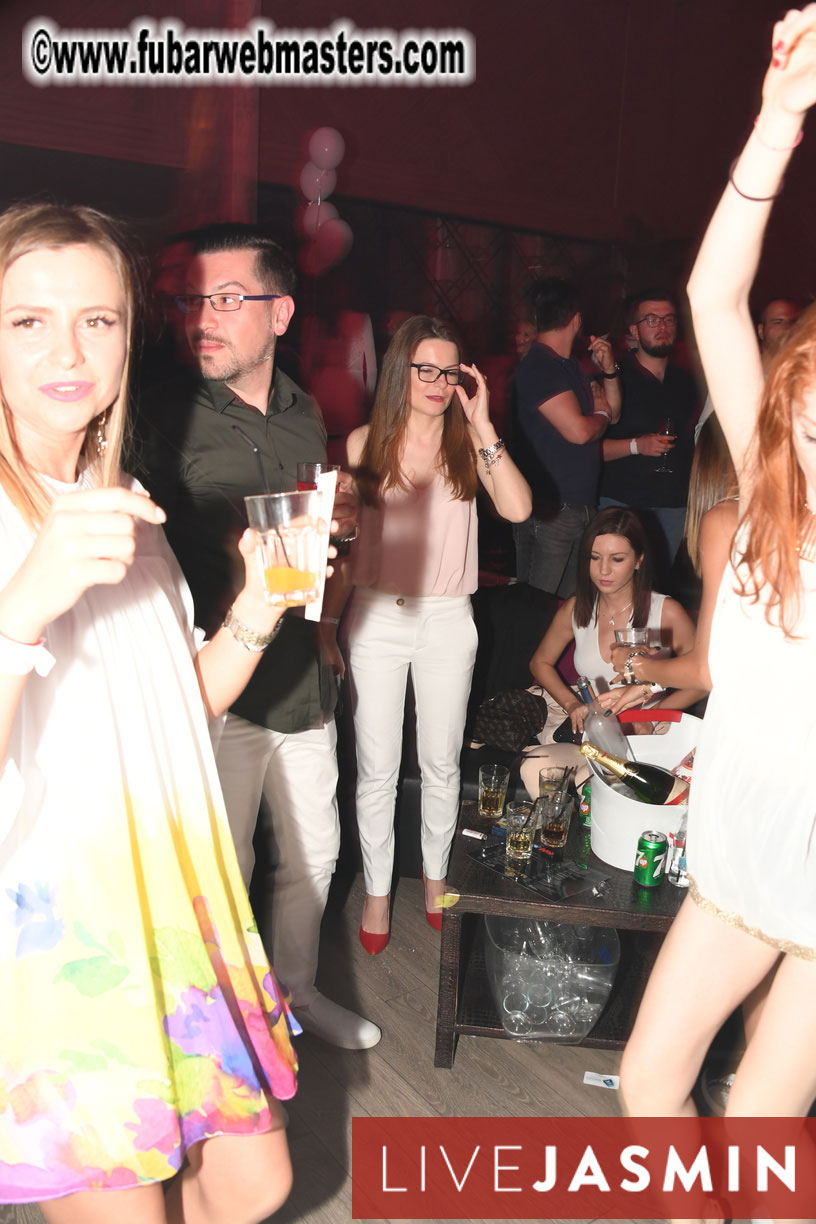 FreeWebCams White Party