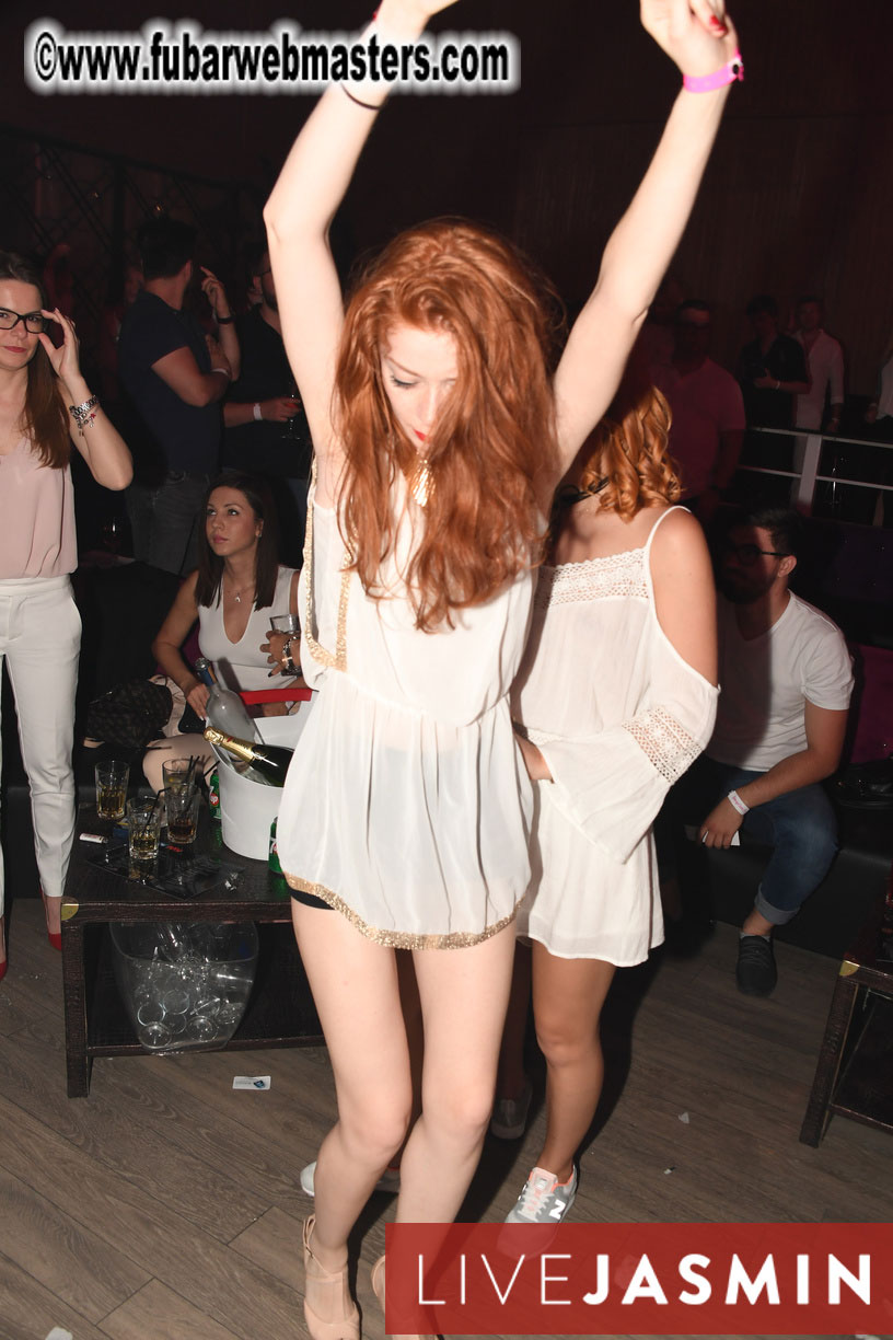 FreeWebCams White Party