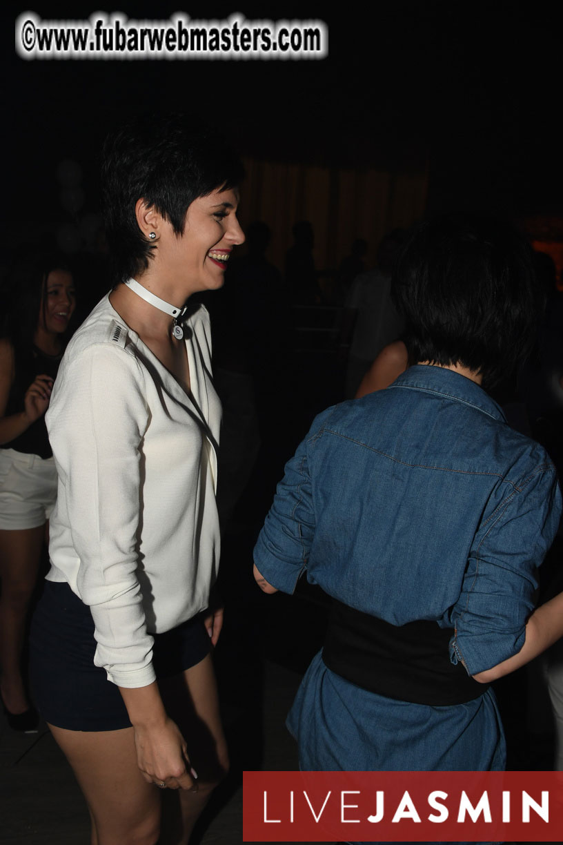 FreeWebCams White Party