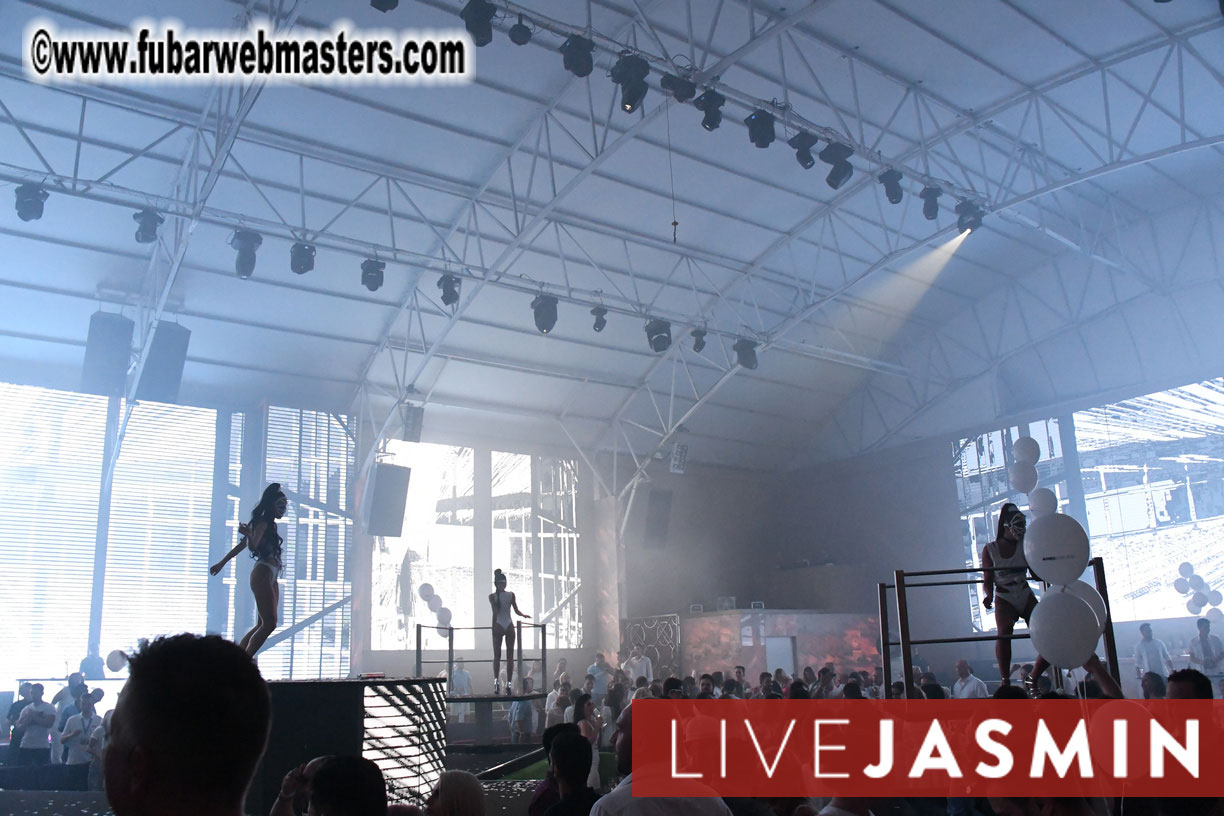 FreeWebCams White Party