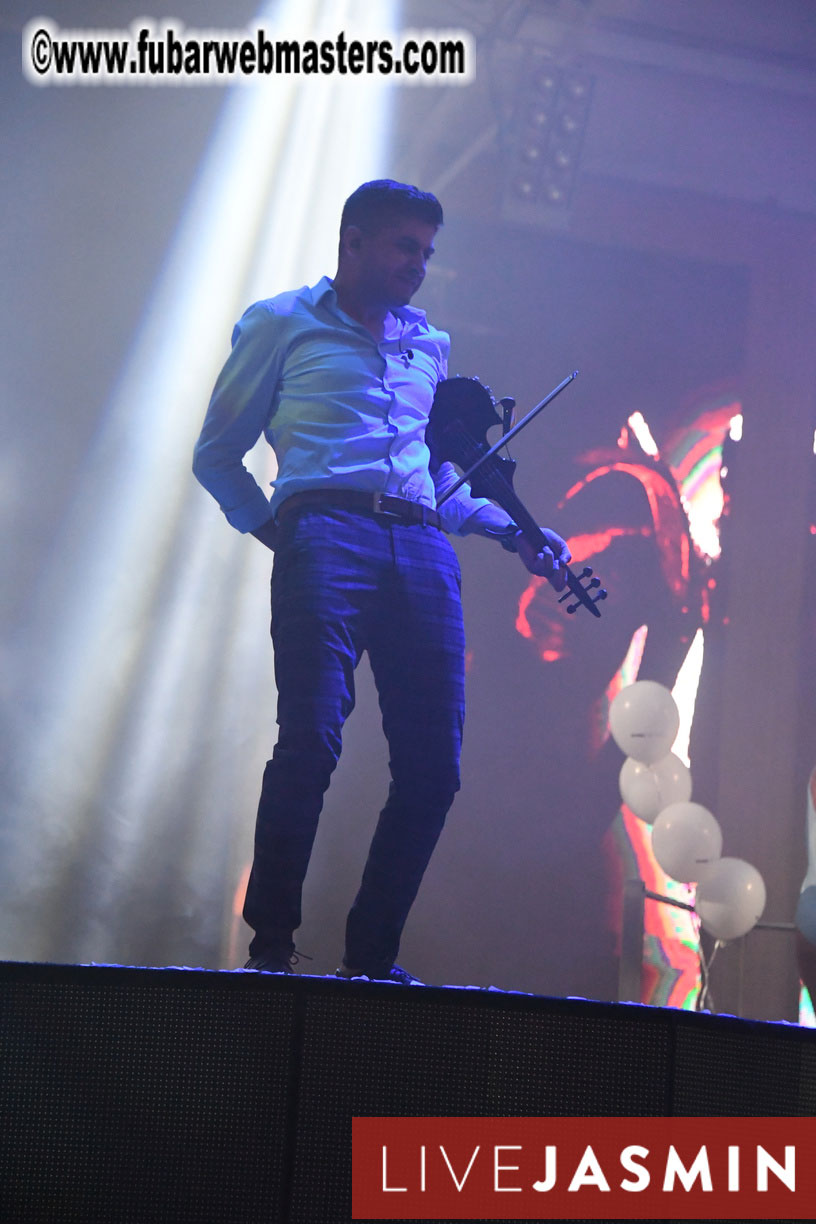 FreeWebCams White Party