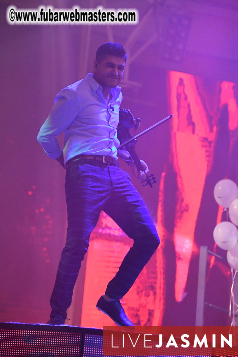 FreeWebCams White Party