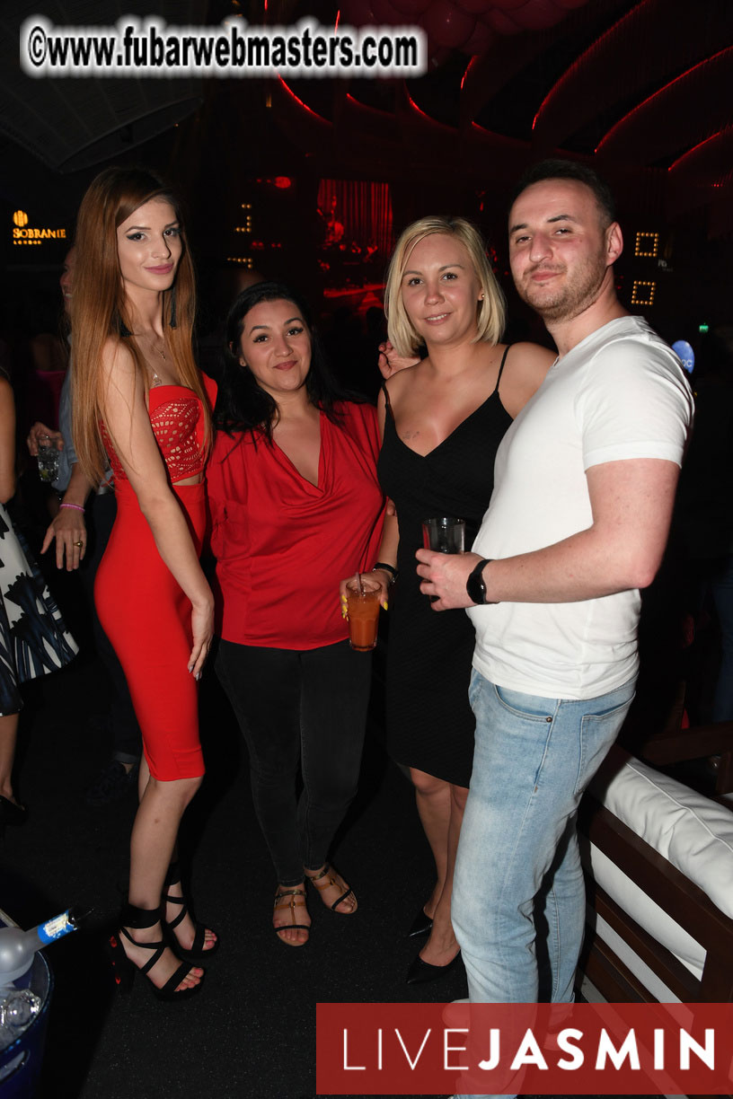 Jasmin Crazy Red Party