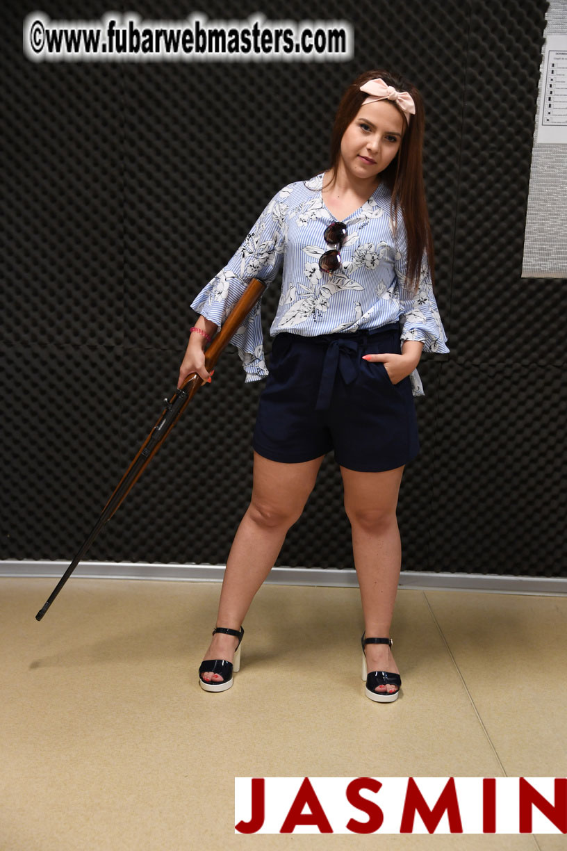 Royal Girls - Shooting Range