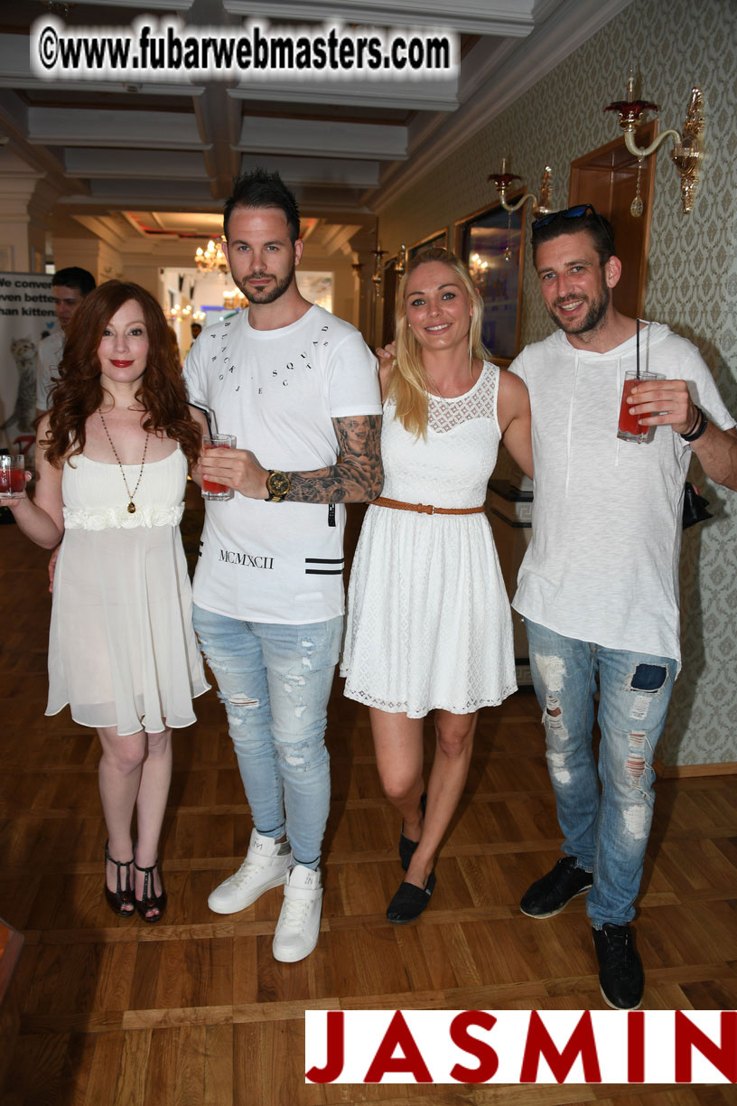 LittleRedBunny Cocktail Hours