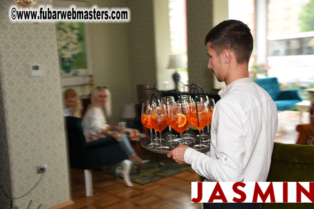 LittleRedBunny Cocktail Hours