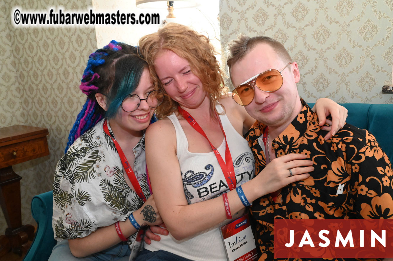 LittleRedBunny Hoppy Hour