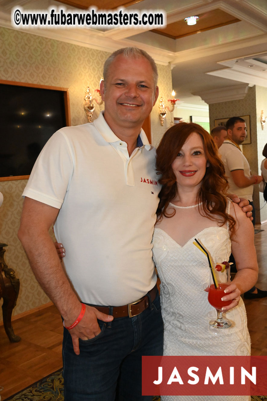 LittleRedBunny Hoppy Hour