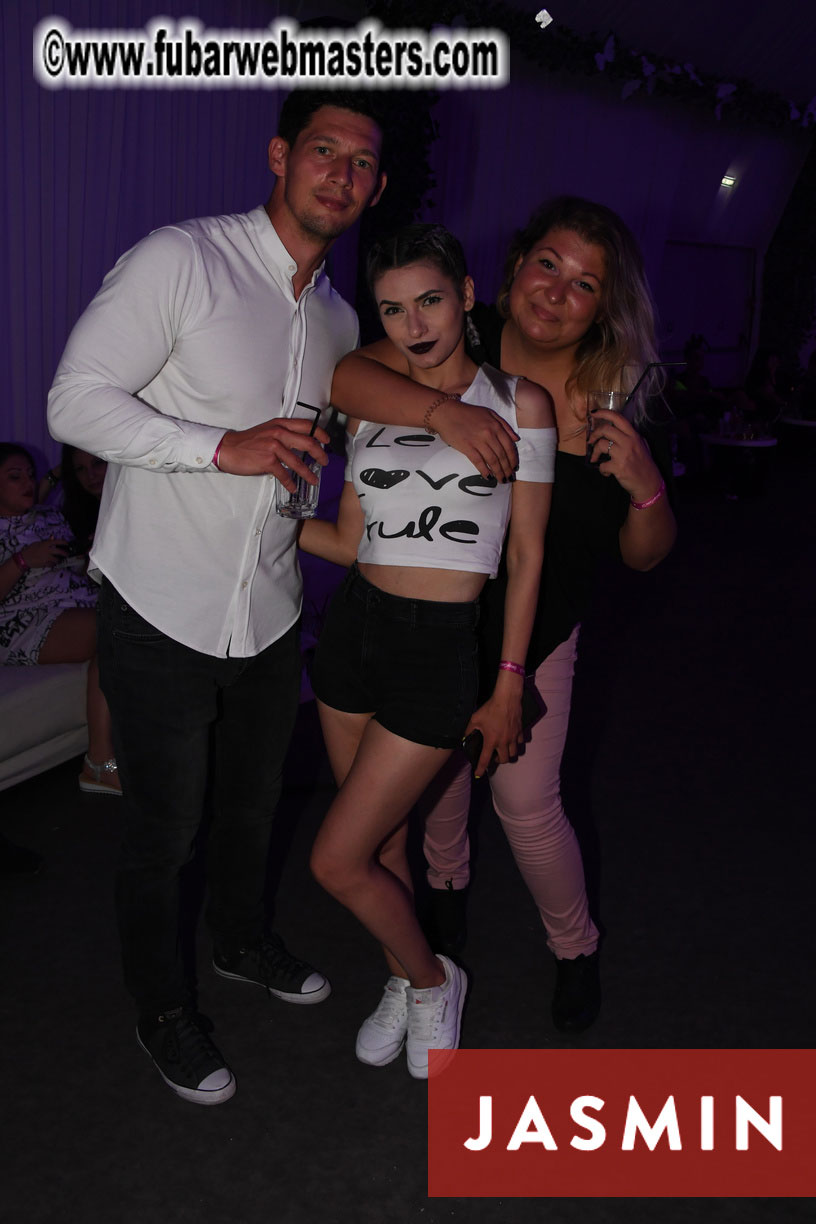 Welcome to Avatar World by Terpon