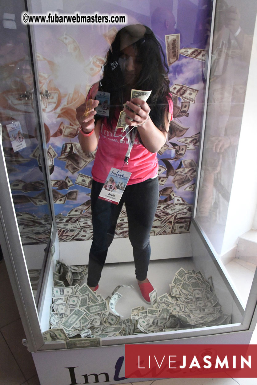 ImLive Cash Cube Machine