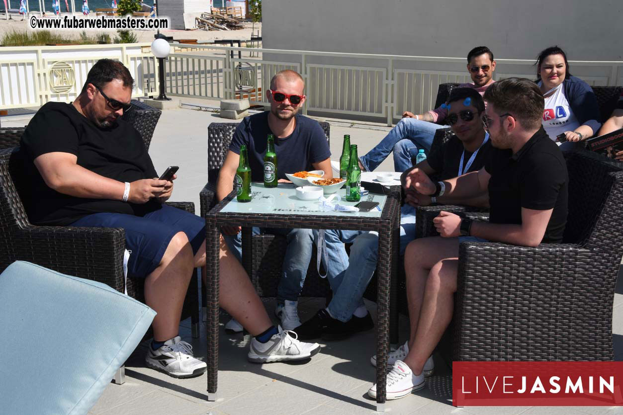 BongaCams & StripChat Pool Party