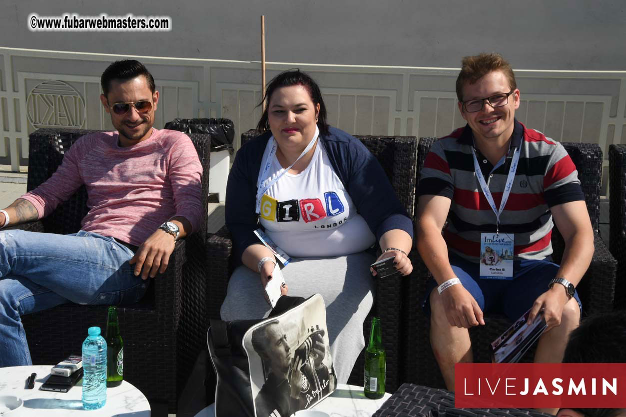 BongaCams & StripChat Pool Party