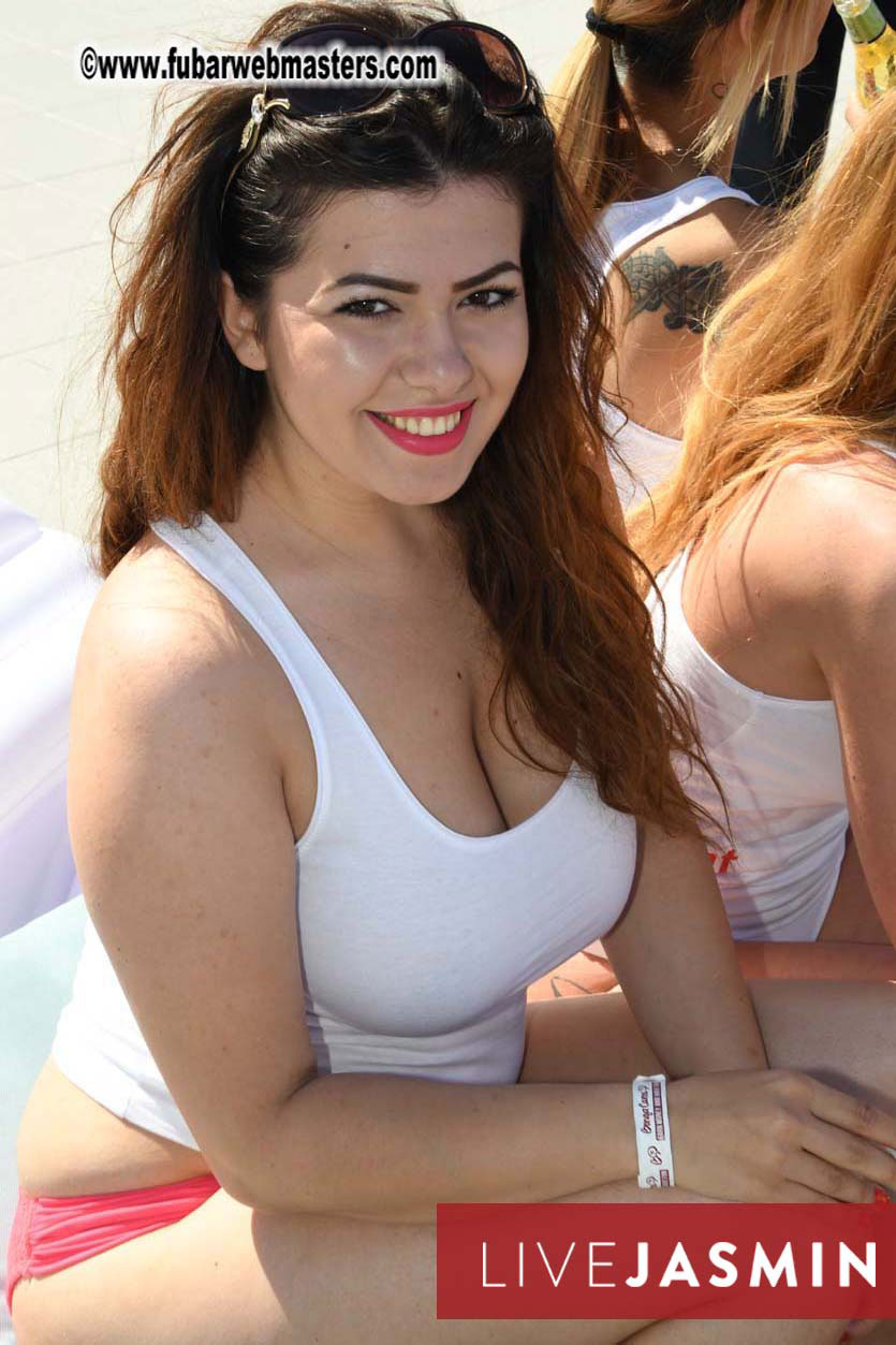 BongaCams & StripChat Pool Party