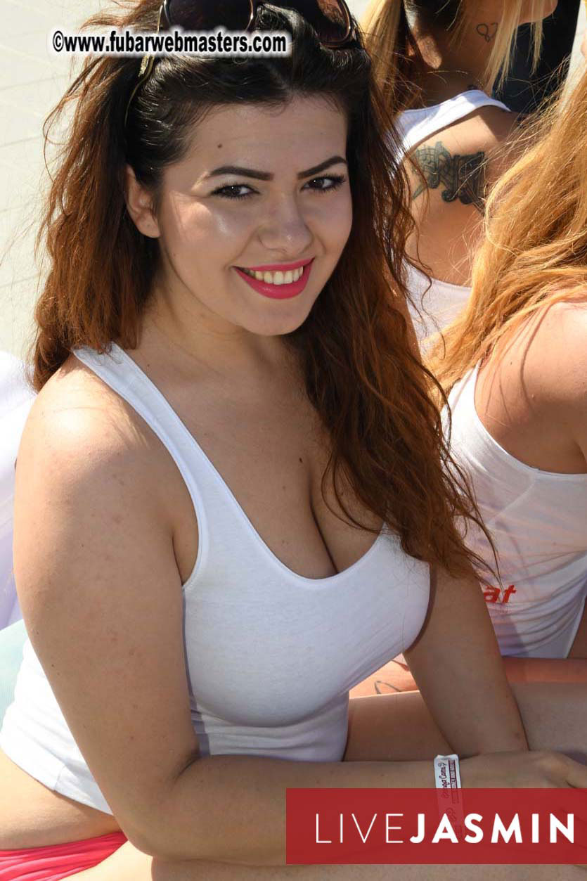 BongaCams & StripChat Pool Party