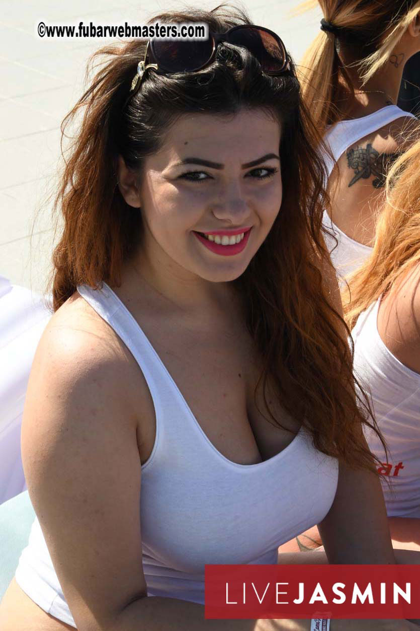 BongaCams & StripChat Pool Party