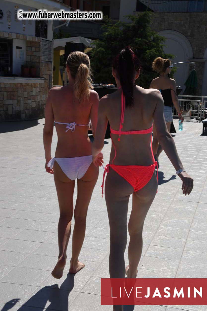 BongaCams & StripChat Pool Party