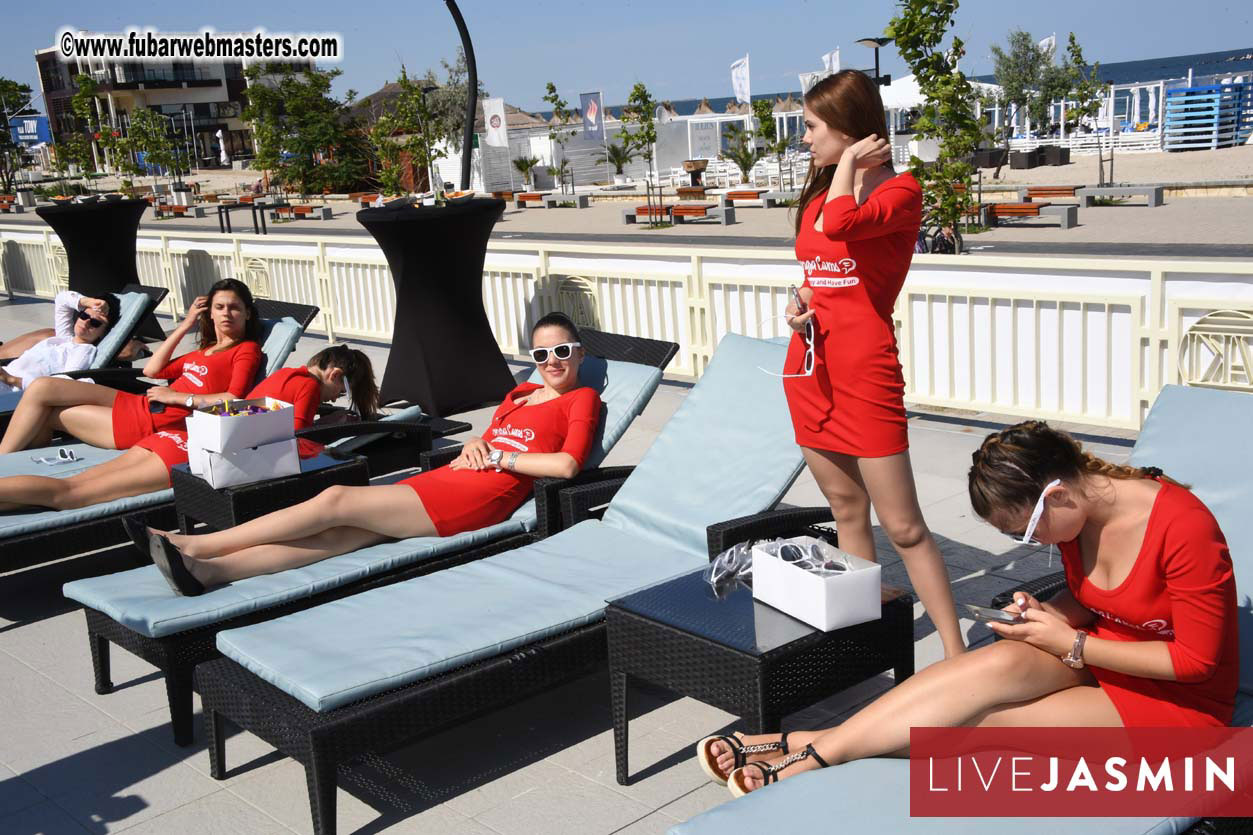 BongaCams & StripChat Pool Party