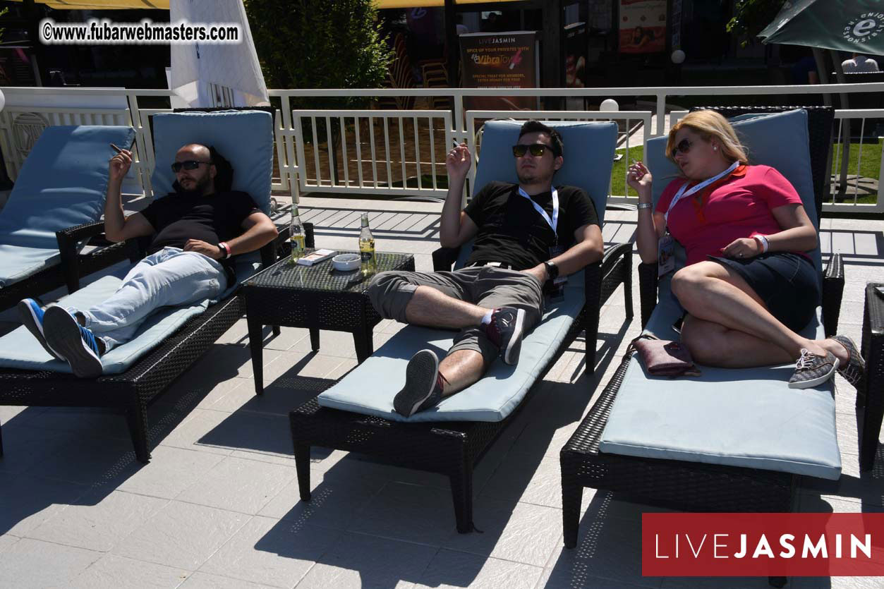 BongaCams & StripChat Pool Party