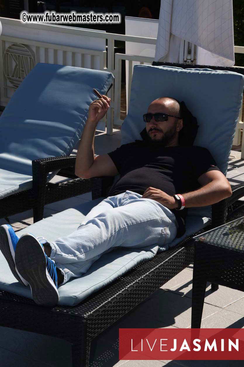 BongaCams & StripChat Pool Party