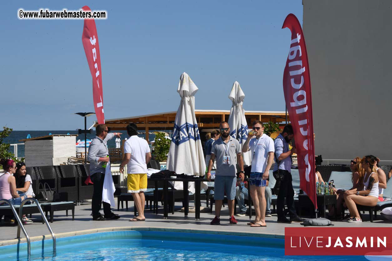 BongaCams & StripChat Pool Party