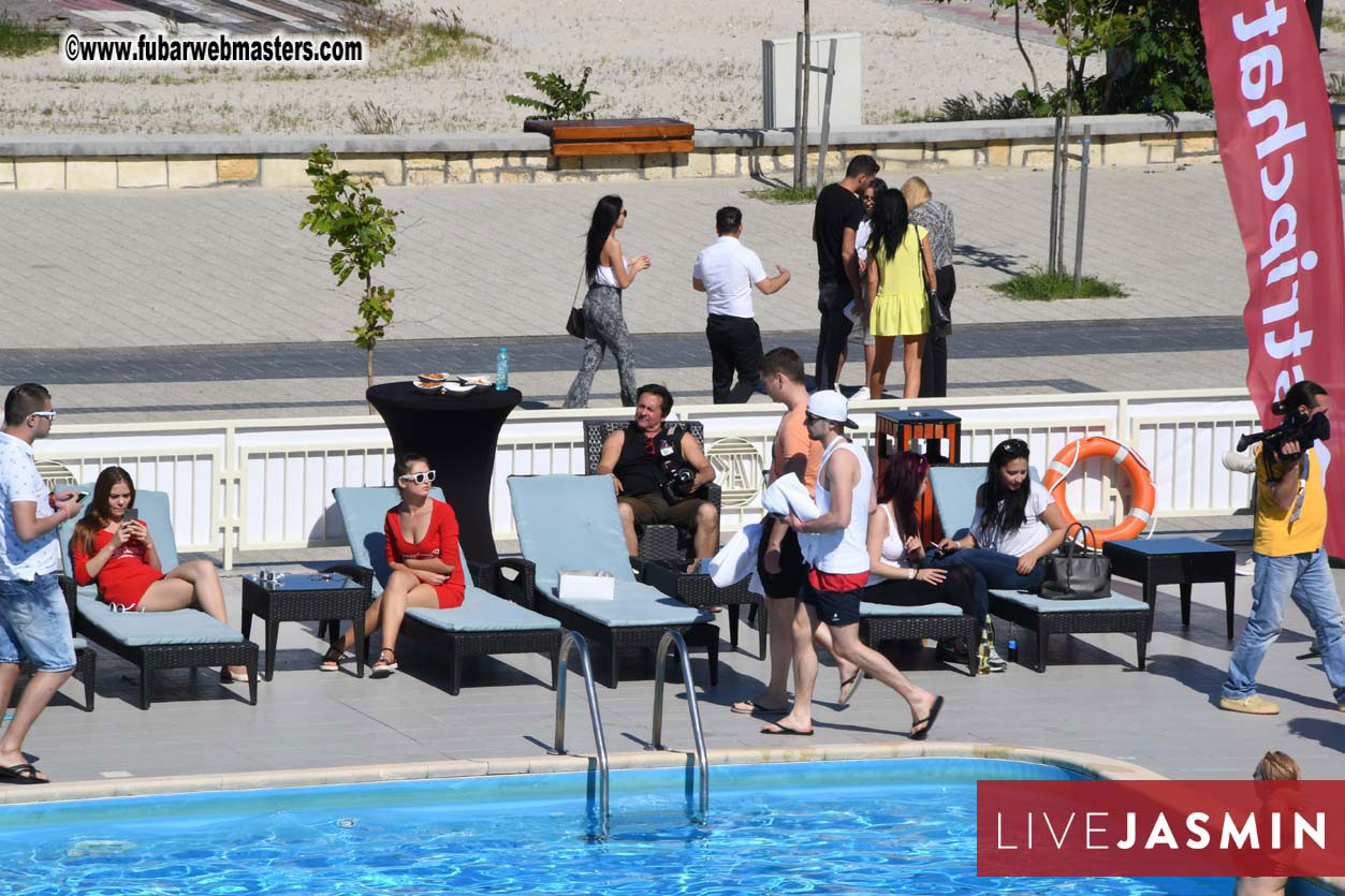 BongaCams & StripChat Pool Party