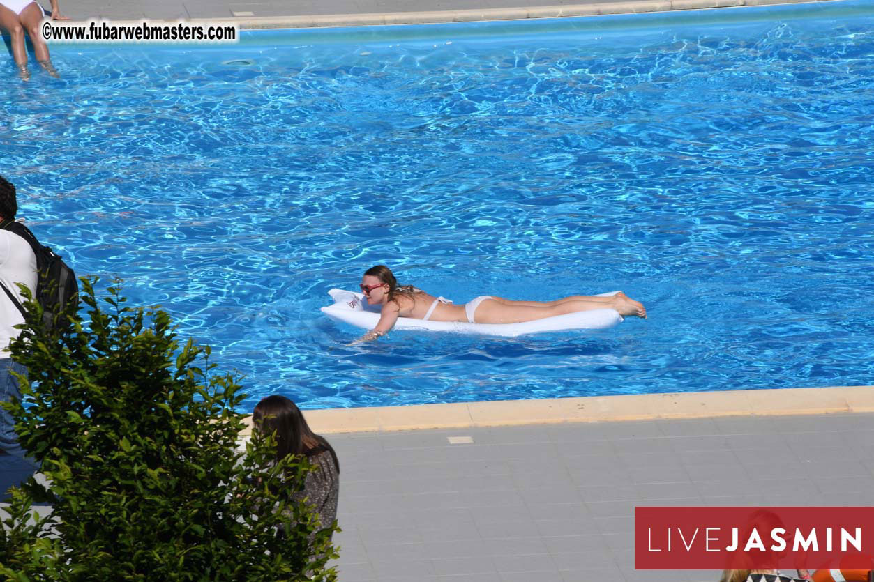 BongaCams & StripChat Pool Party