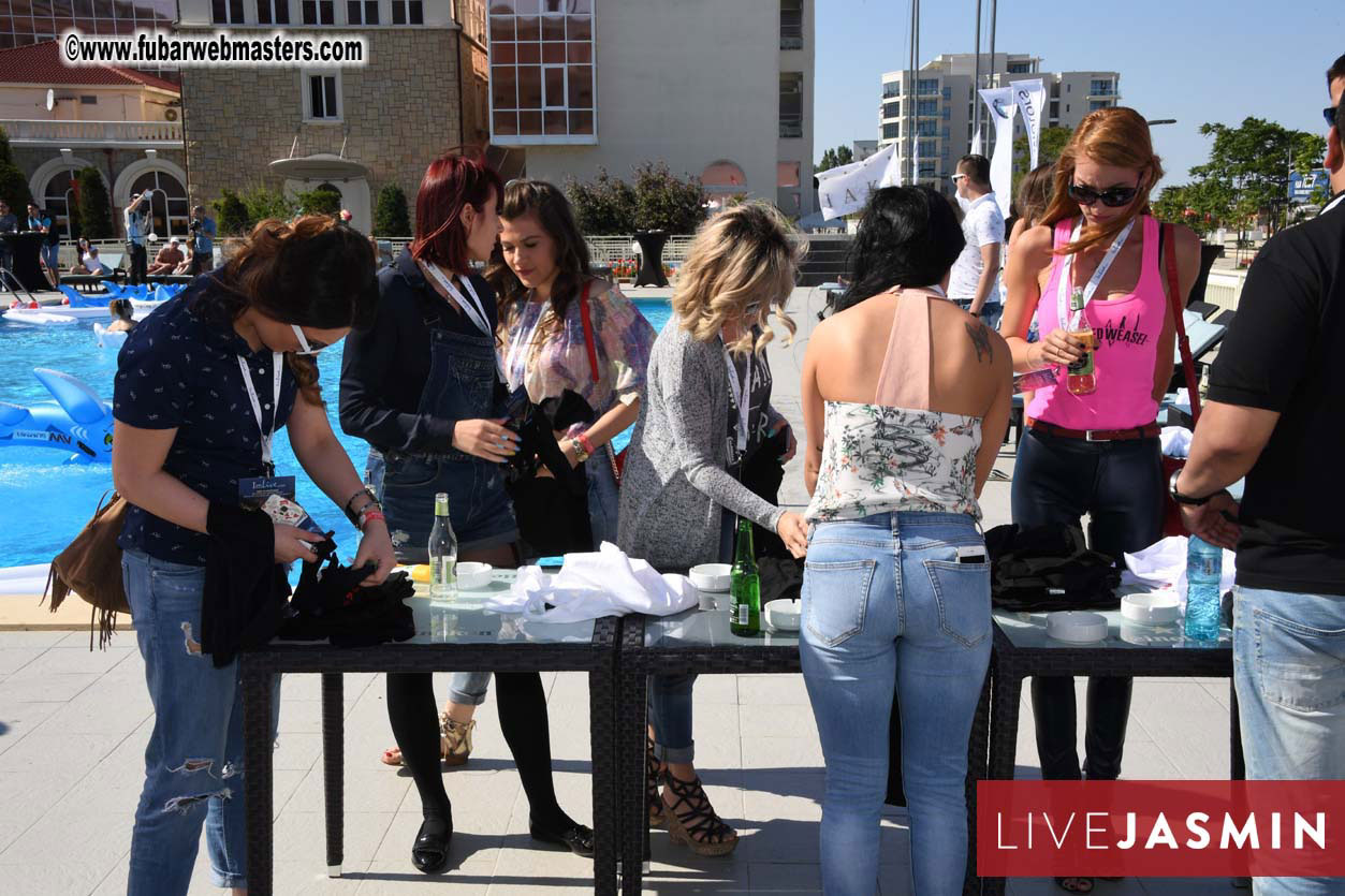 BongaCams & StripChat Pool Party