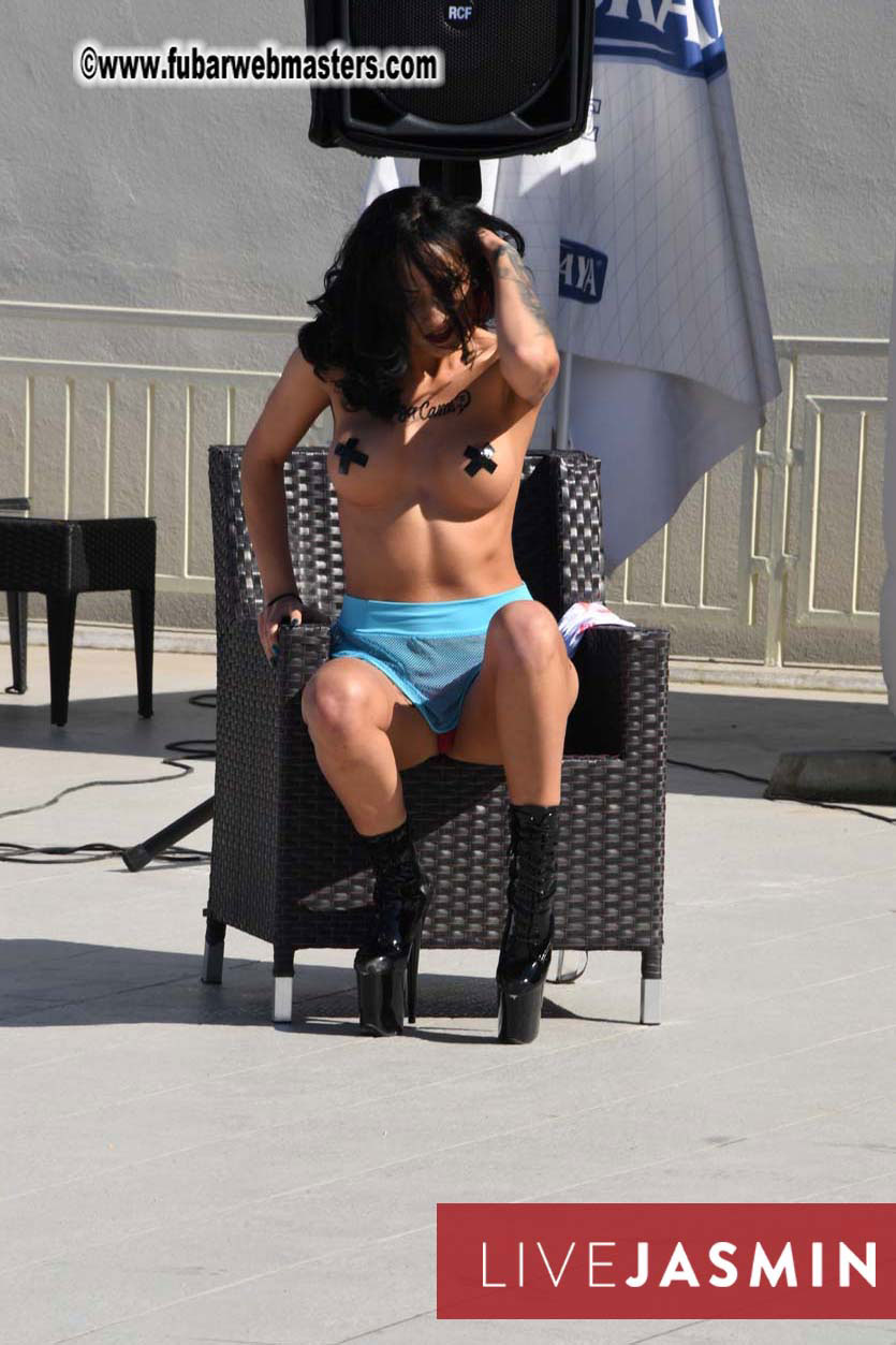 BongaCams & StripChat Pool Party