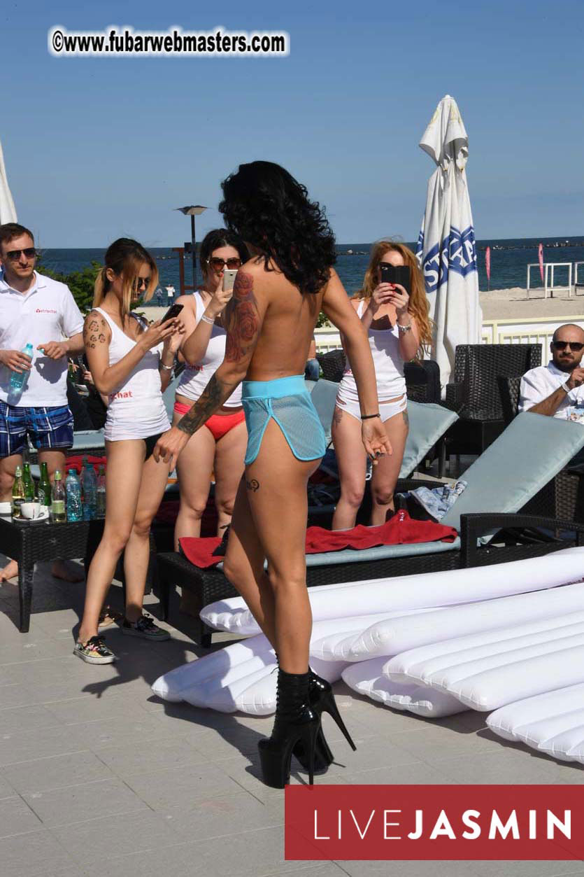BongaCams & StripChat Pool Party