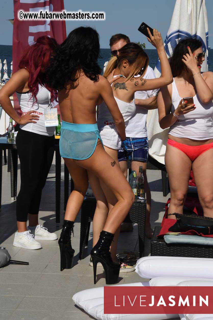 BongaCams & StripChat Pool Party