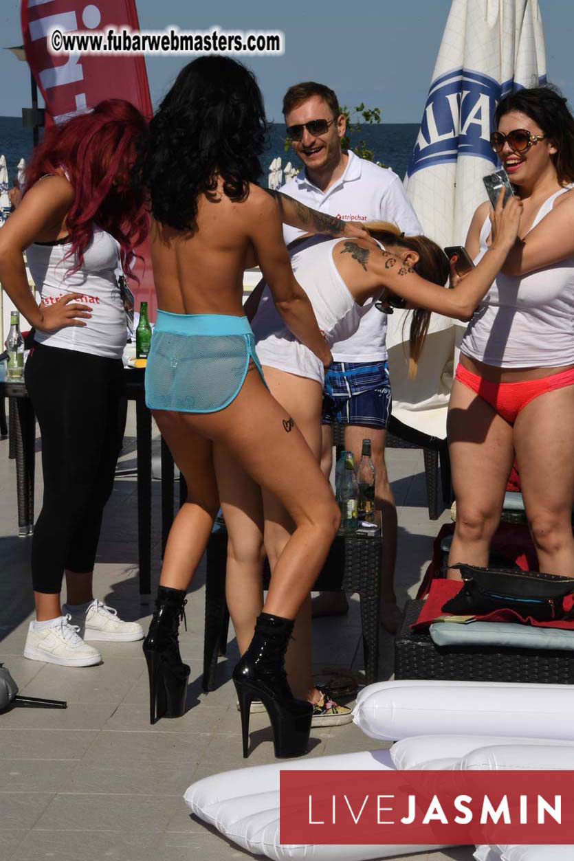 BongaCams & StripChat Pool Party