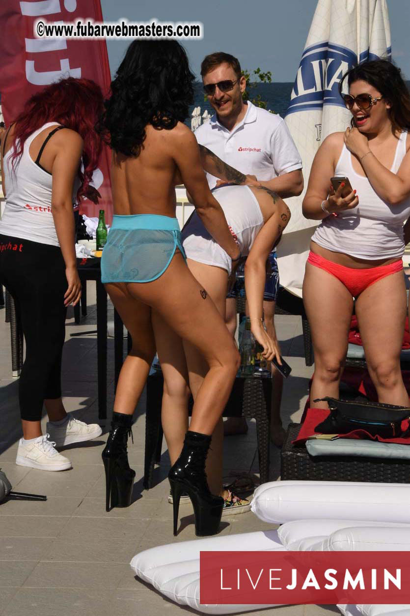 BongaCams & StripChat Pool Party