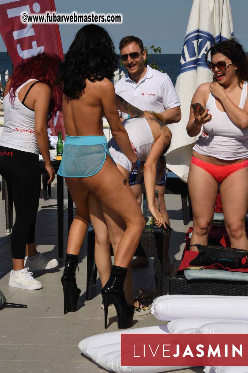 BongaCams & StripChat Pool Party