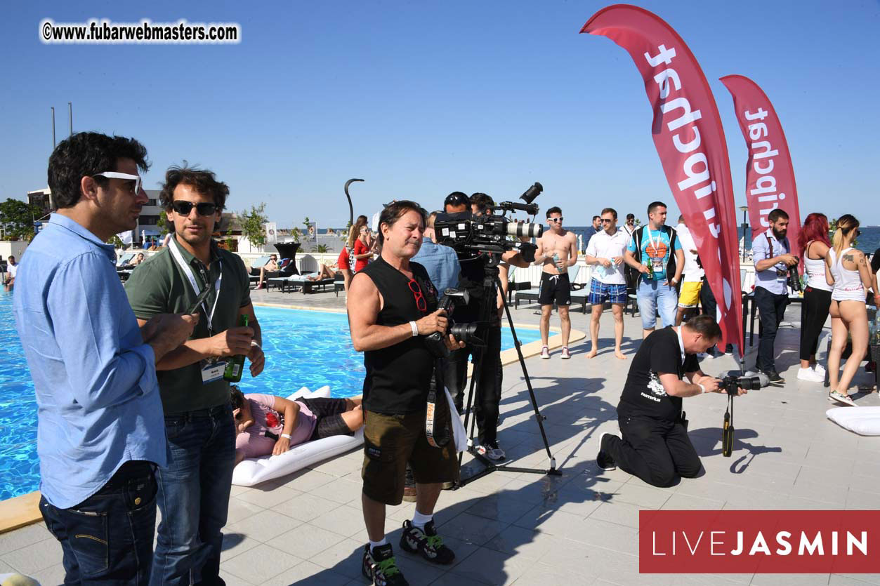 BongaCams & StripChat Pool Party