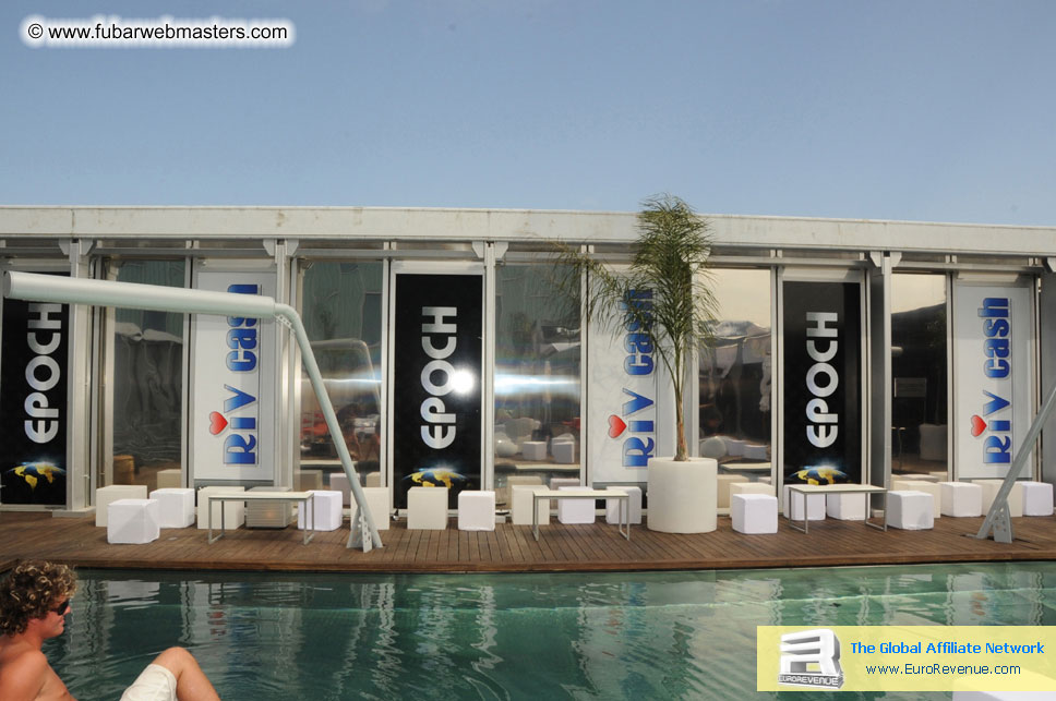 ME Hotel, registration and the show