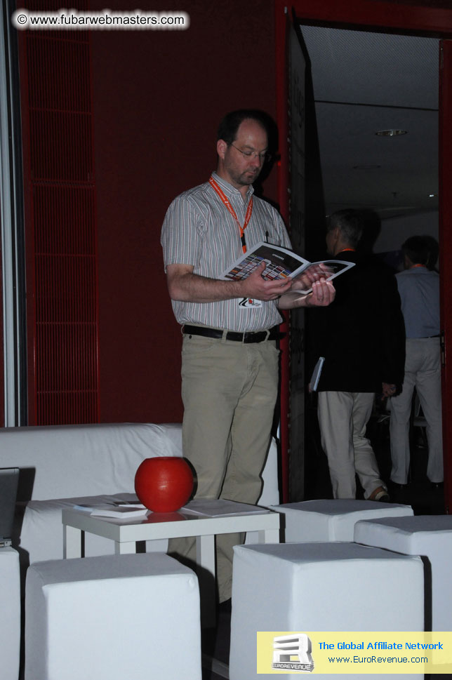 ME Hotel, registration and the show